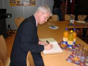 Dankeschönveranstaltung 15.11.2007
Eintrag ins Goldene Buch der Gemeinde Burkhardtsdorf - Generalkonsul Mark D. Scheland